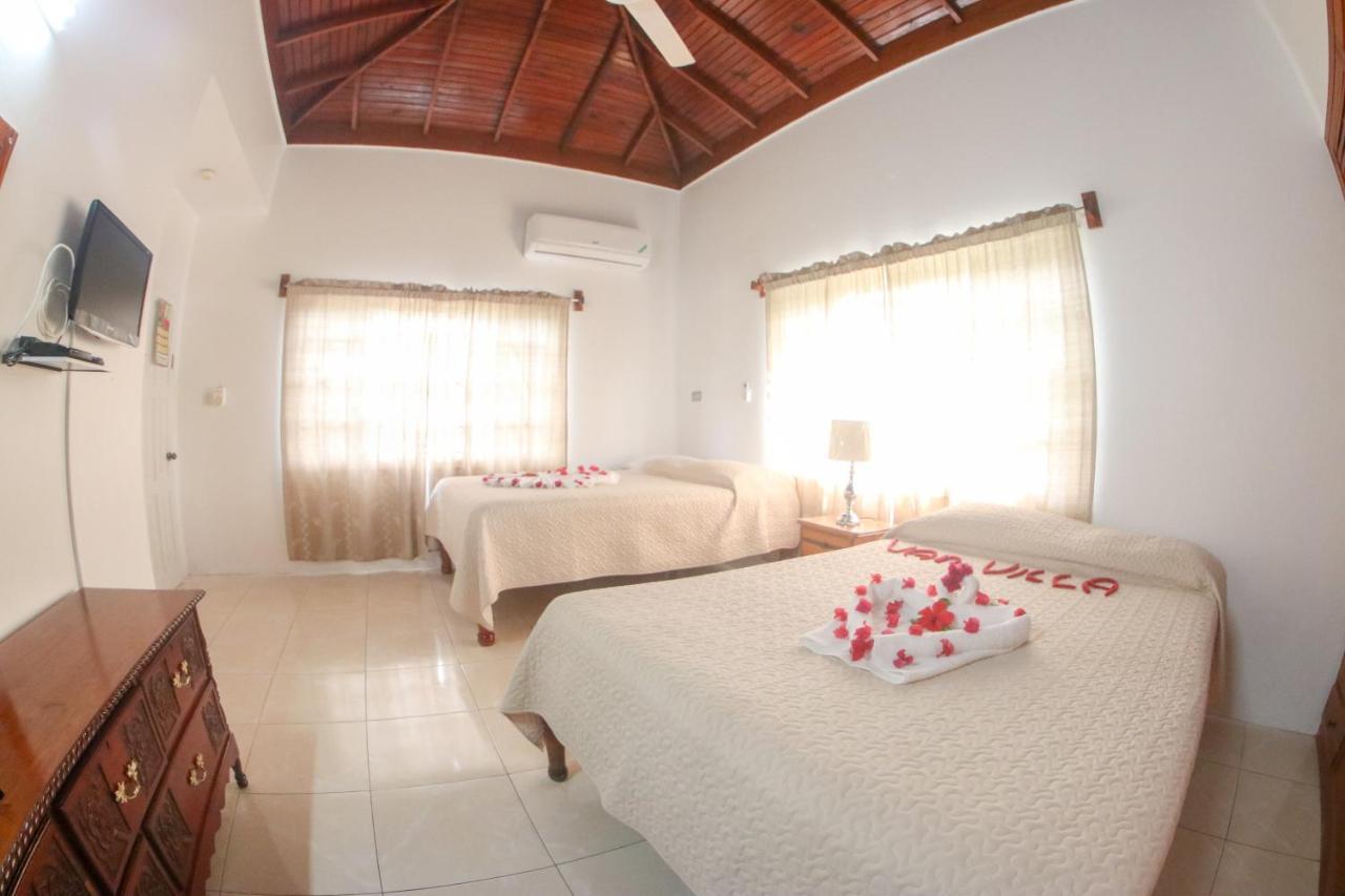 Van Villa Guesthouse Negril Exterior photo